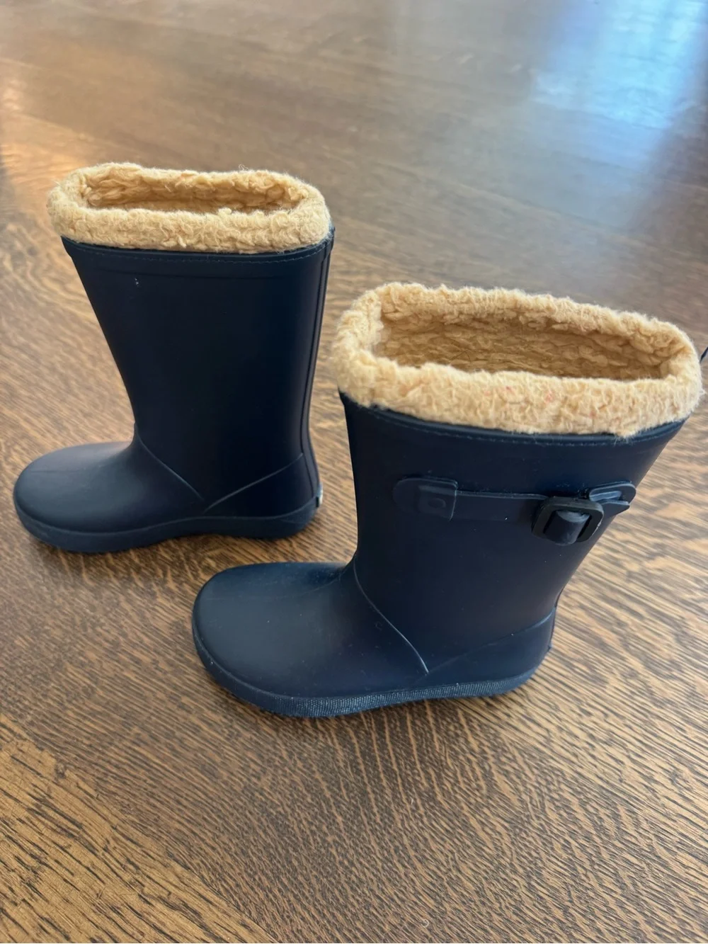 Fleece lined rain boots v good condition